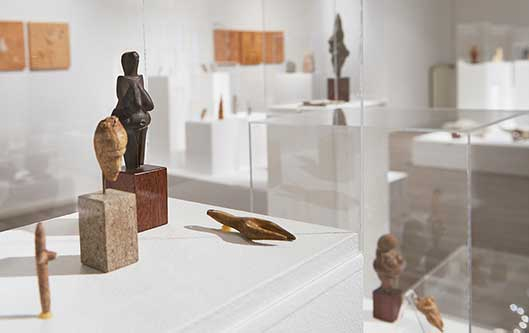 Von Göttinnen und Weisheiten. Frauenmuseum Wiesbaden